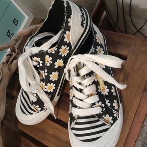 Rocket Dog Daisy Print Low-Top Sneakers Size 7